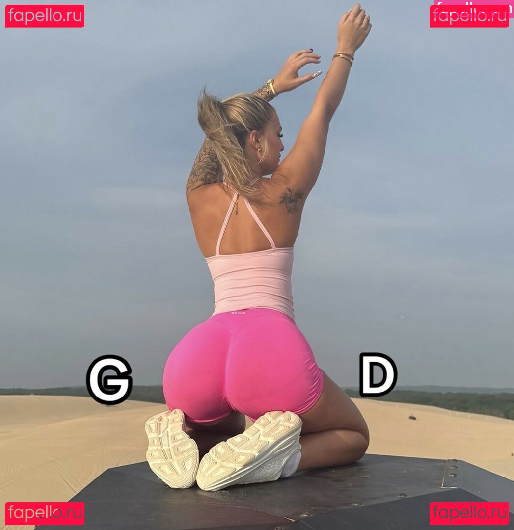 Amelia Hakes Nude Onlyfans Photo 12
