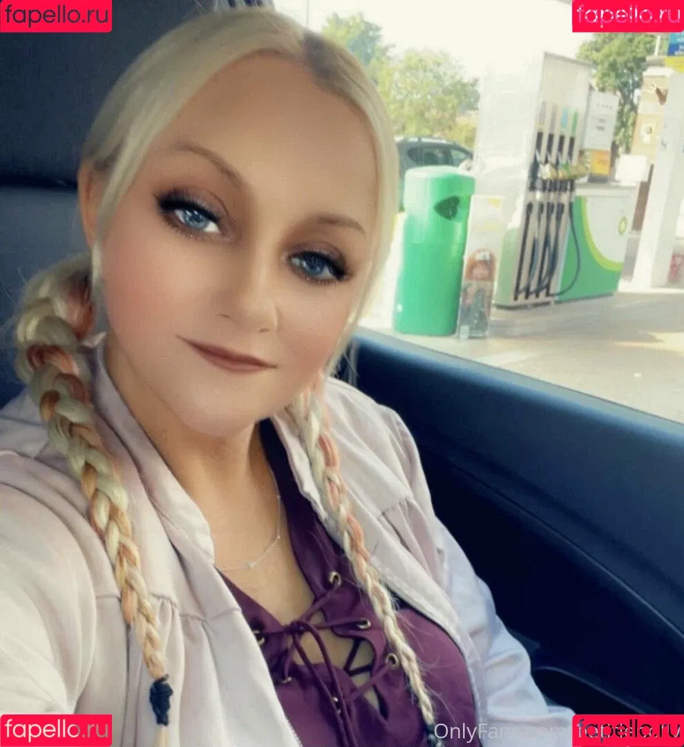 petitiepolly Onlyfans Photo Gallery 