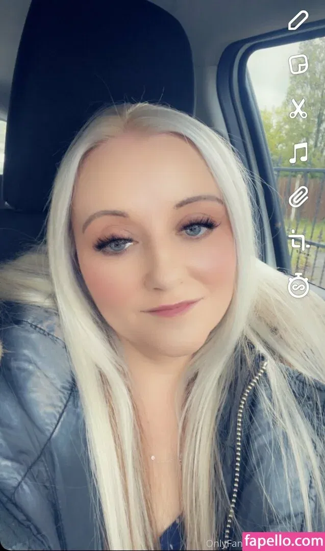 petitiepolly Onlyfans Photo Gallery 