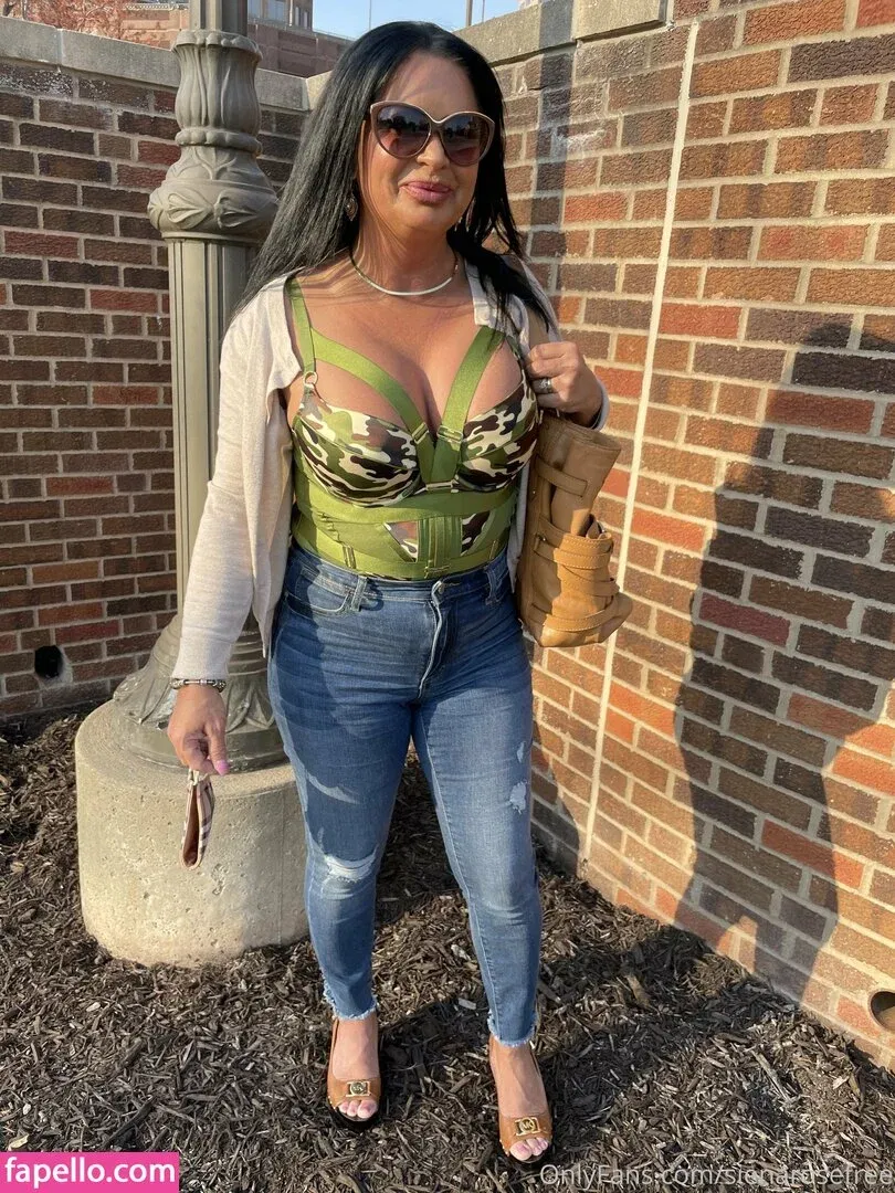 sienarosefree Onlyfans Photo Gallery 