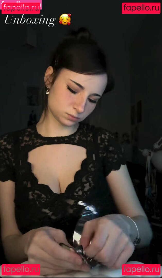 Amelshia Nude Onlyfans Photo 3
