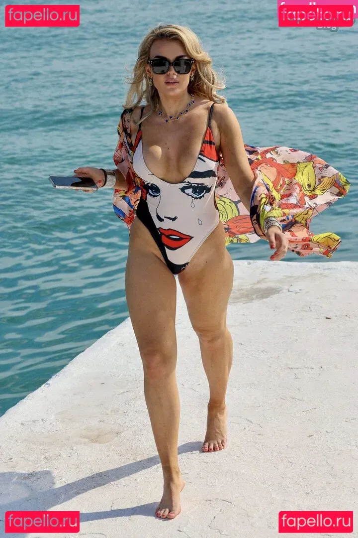 Tallia Storm Onlyfans Photo Gallery 