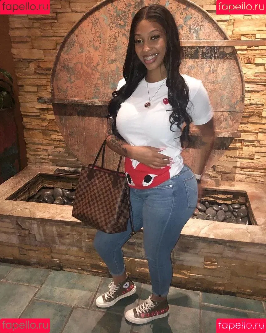 Shethickyyy Onlyfans Photo Gallery 