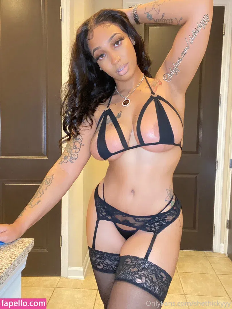 Shethickyyy Onlyfans Photo Gallery 