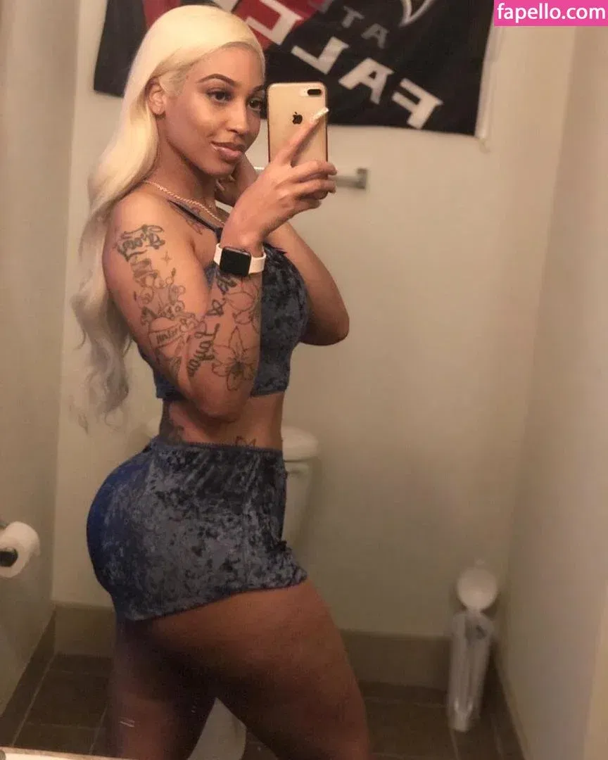 Shethickyyy Onlyfans Photo Gallery 