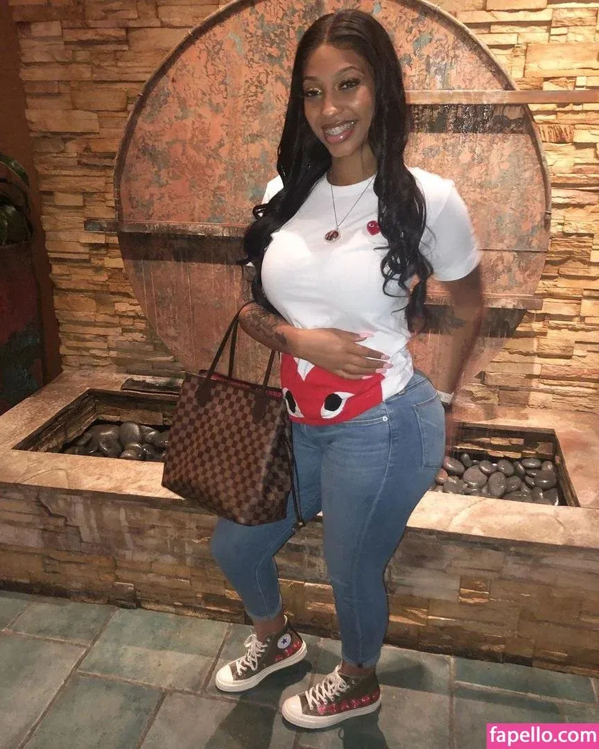 Shethickyyy Onlyfans Photo Gallery 