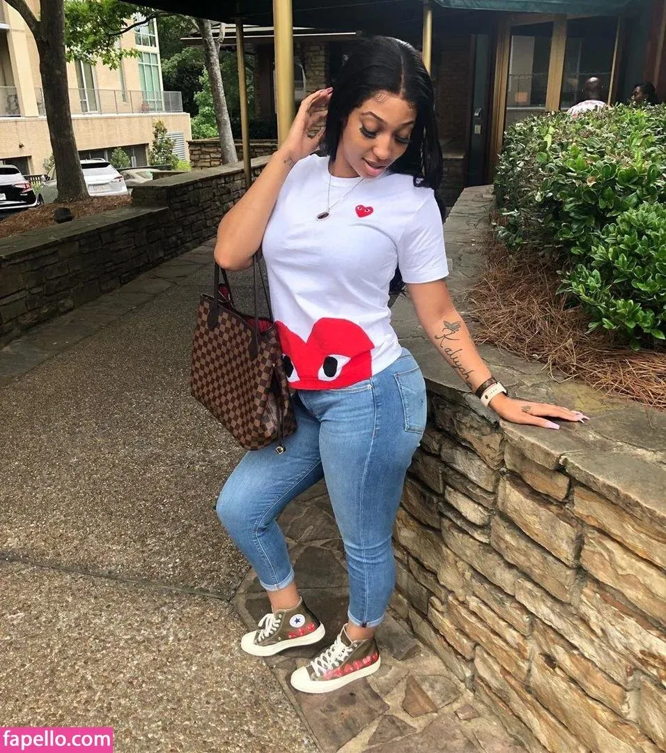 Shethickyyy Onlyfans Photo Gallery 