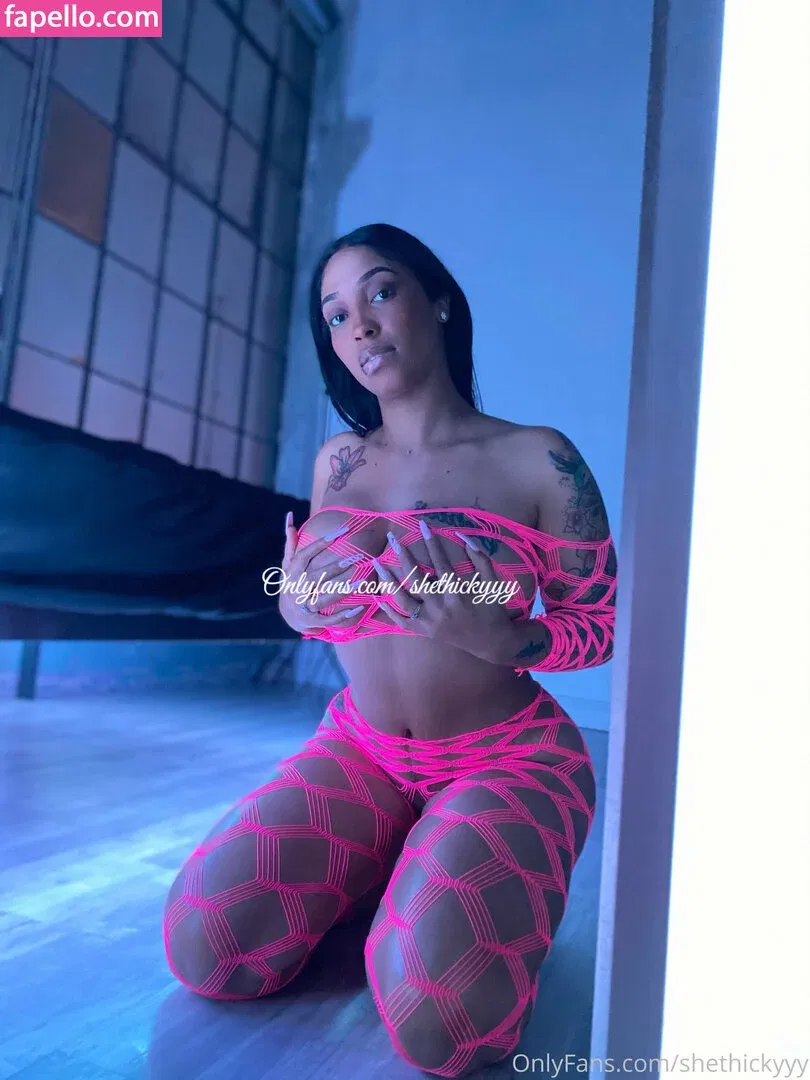 Shethickyyy Onlyfans Photo Gallery 