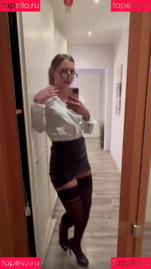 Linda Krieger Mock Onlyfans Photo Gallery 