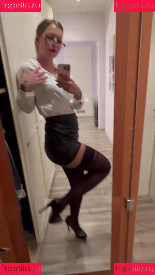 Linda Krieger Mock Onlyfans Photo Gallery 