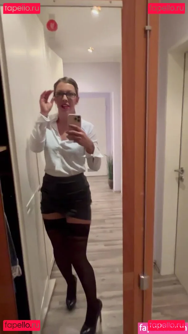 Linda Krieger Mock Onlyfans Photo Gallery 