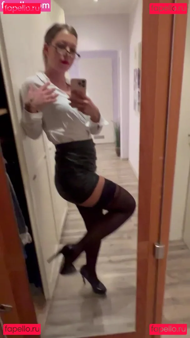 Linda Krieger Mock Onlyfans Photo Gallery 