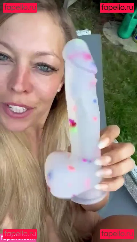 Linda Krieger Mock Onlyfans Photo Gallery 