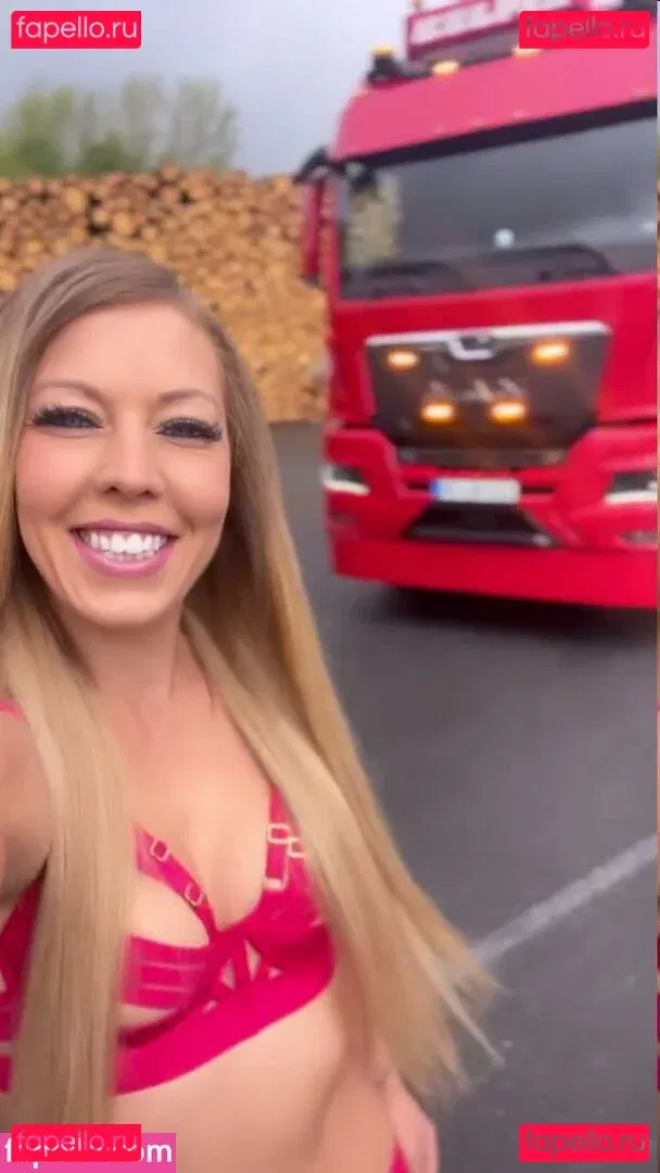 Linda Krieger Mock Onlyfans Photo Gallery 