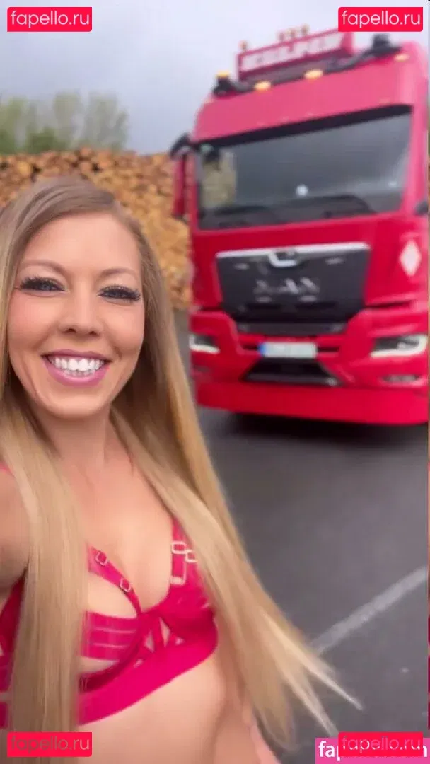 Linda Krieger Mock Onlyfans Photo Gallery 