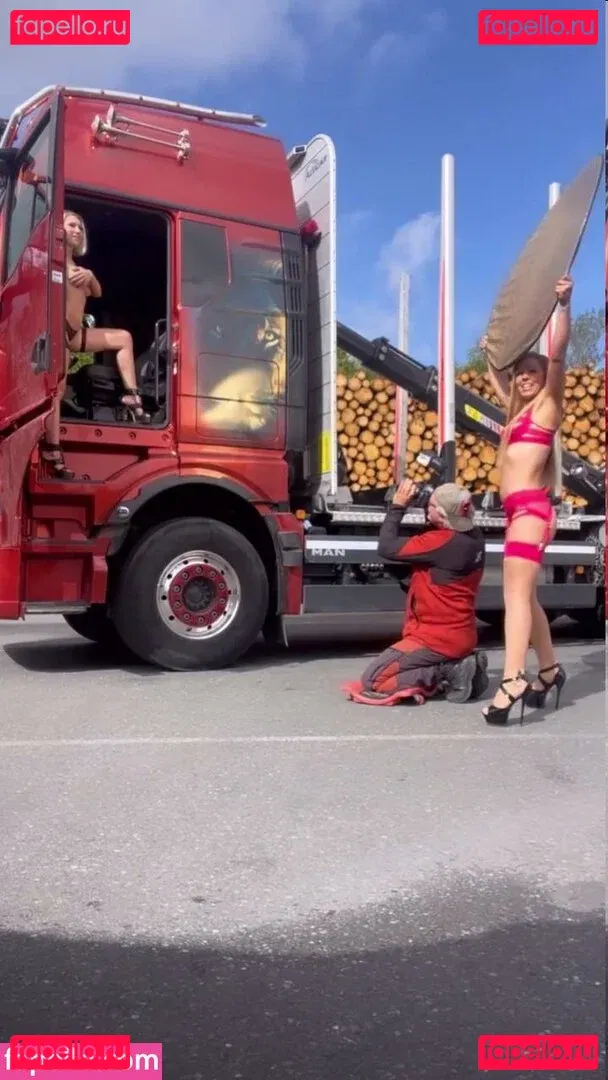 Linda Krieger Mock Onlyfans Photo Gallery 