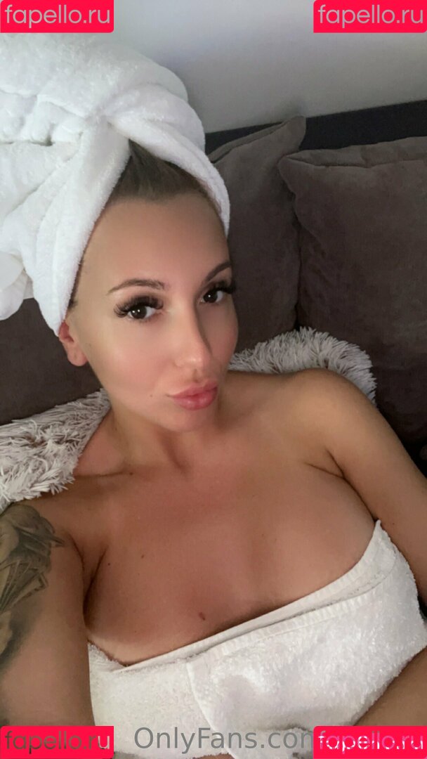 issaa0 Onlyfans Photo Gallery 