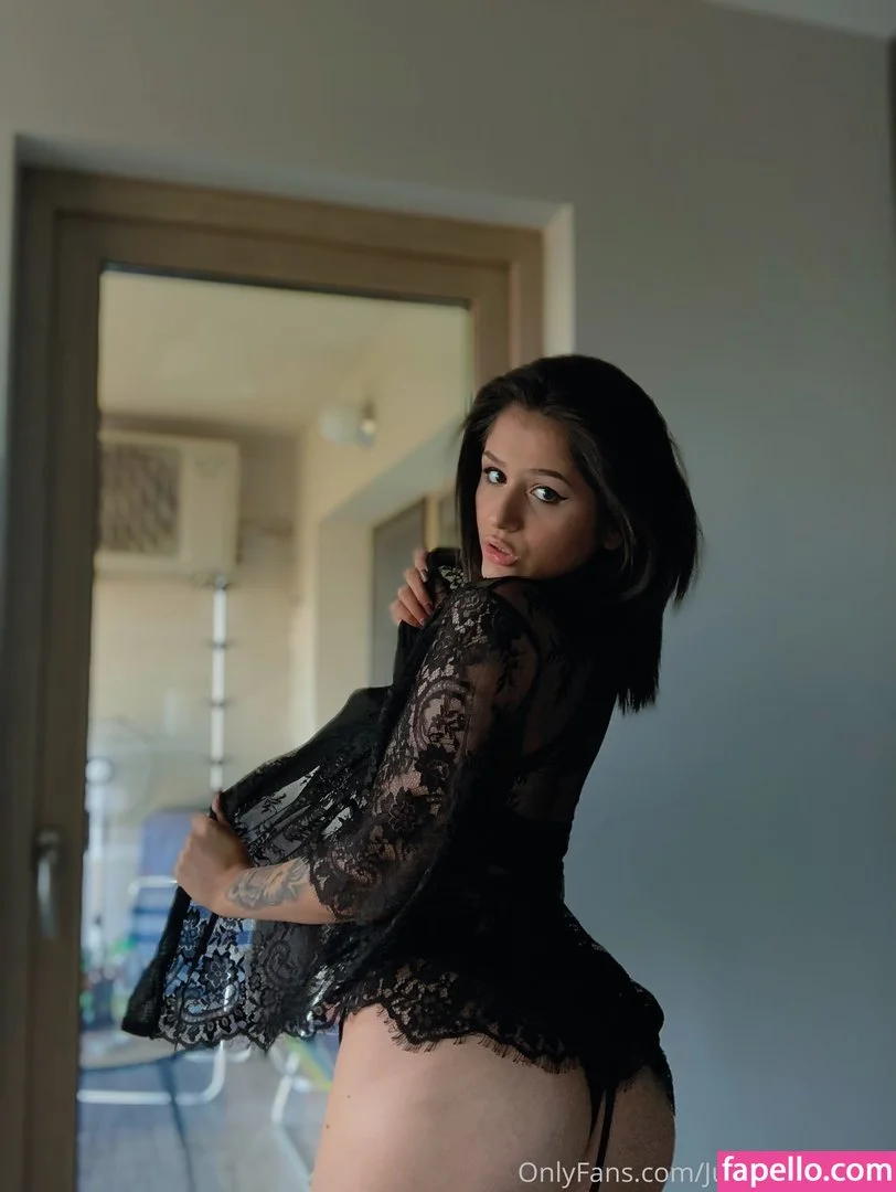 JuliaTicaOfficial Onlyfans Photo Gallery 