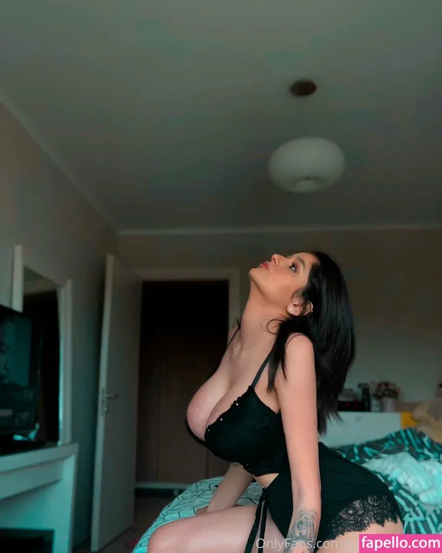 JuliaTicaOfficial Onlyfans Photo Gallery 