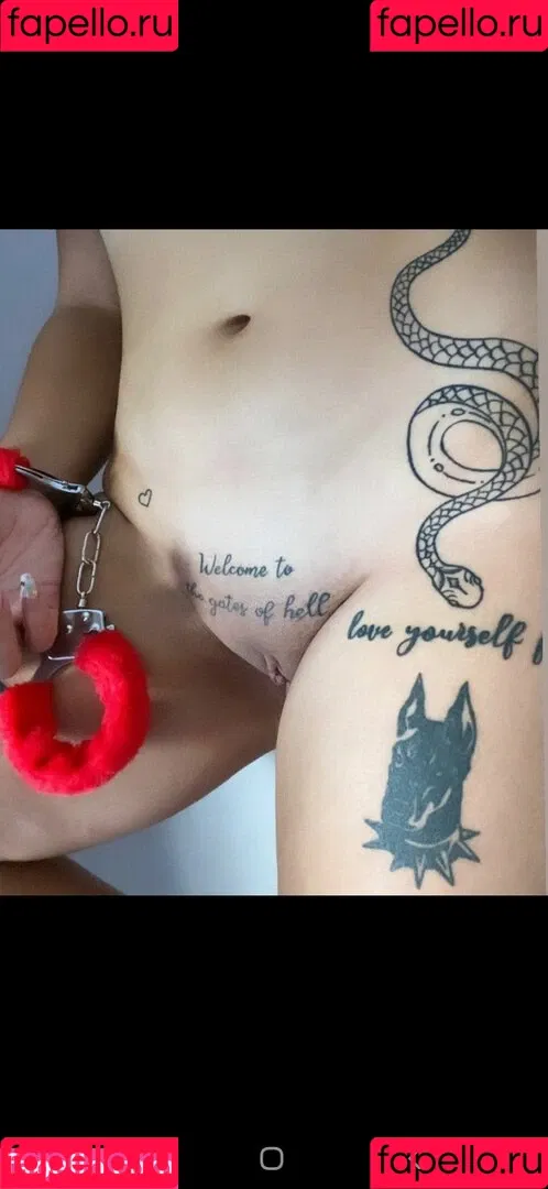 emineaptt Onlyfans Photo Gallery 