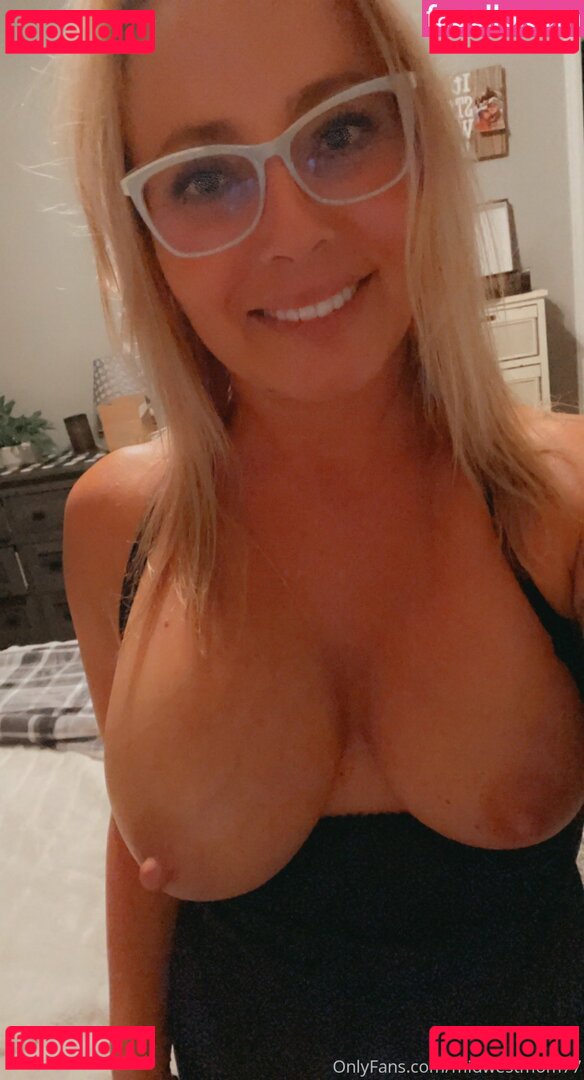 MidwestMom77 Nude Onlyfans Photo 9