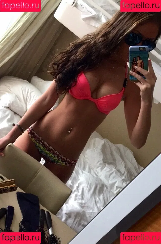 Courtney O'Connell Onlyfans Photo Gallery 