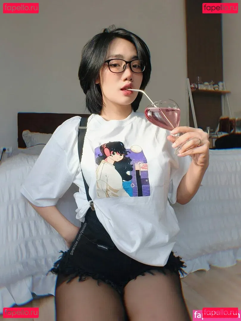 Poon Wrunya Onlyfans Photo Gallery 