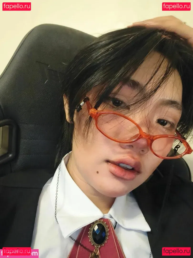 Poon Wrunya Onlyfans Photo Gallery 