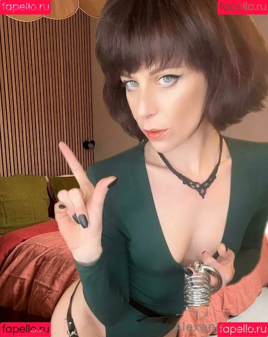 queenbeealexandrialee Onlyfans Photo Gallery 
