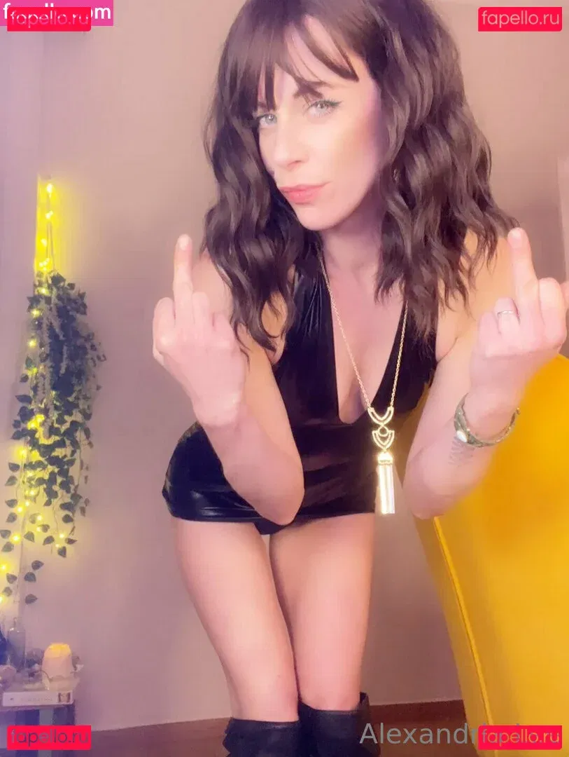 queenbeealexandrialee Onlyfans Photo Gallery 