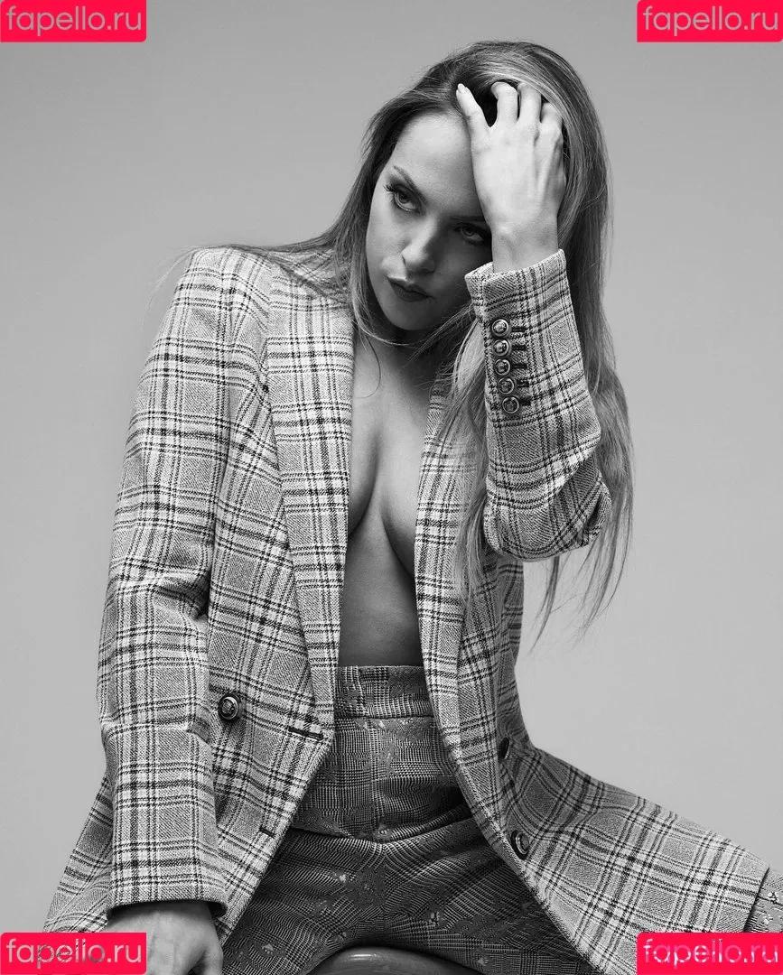 Elizabeth Gillies Onlyfans Photo Gallery 