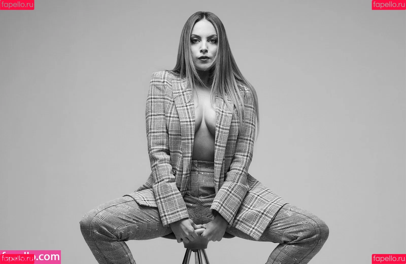 Elizabeth Gillies Onlyfans Photo Gallery 