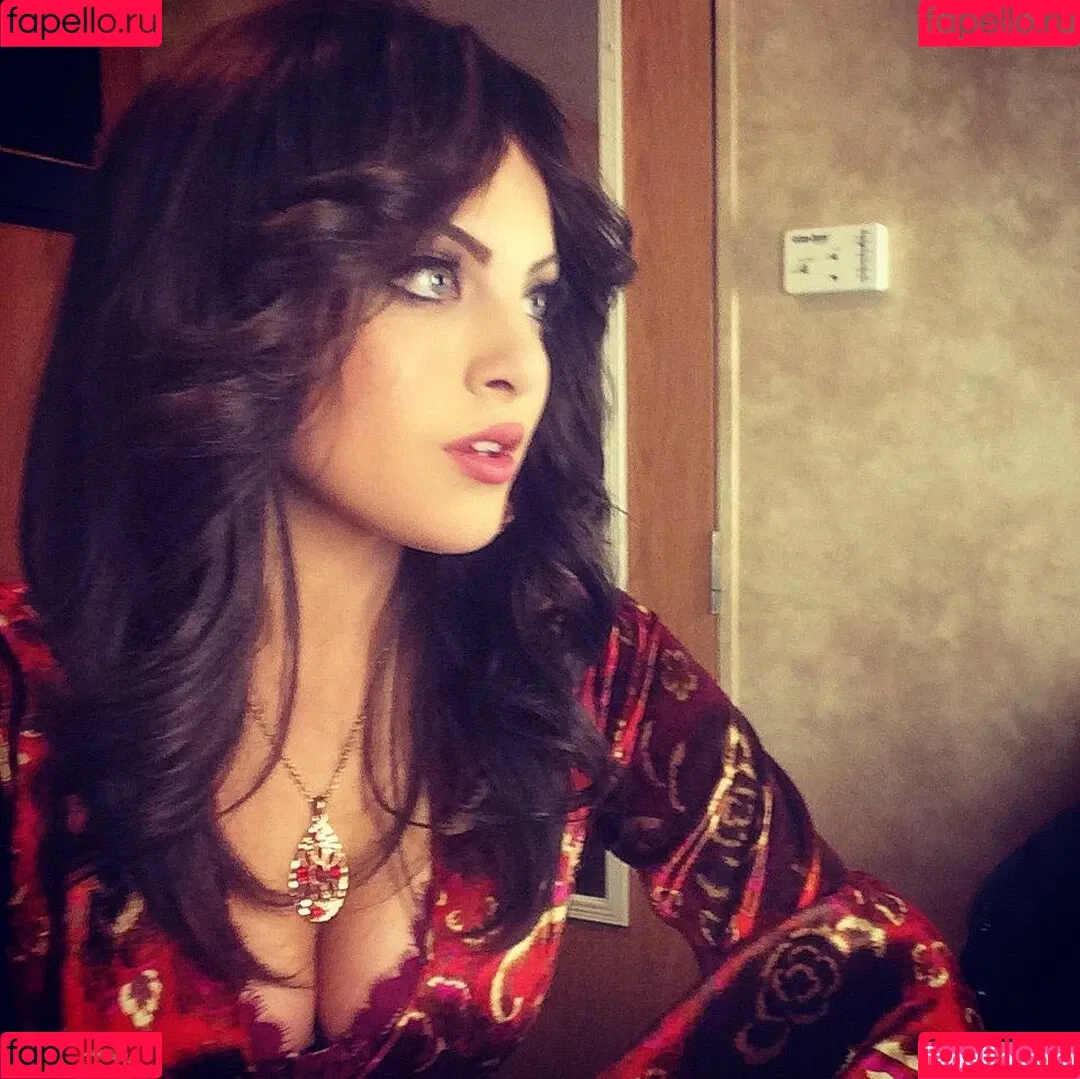 Elizabeth Gillies Onlyfans Photo Gallery 