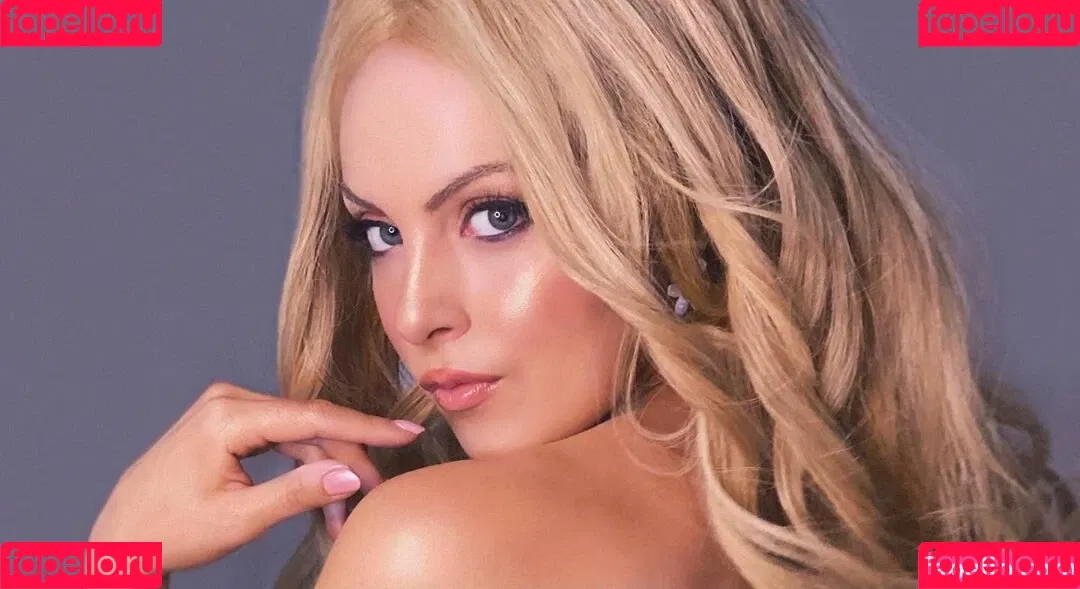 Elizabeth Gillies Onlyfans Photo Gallery 