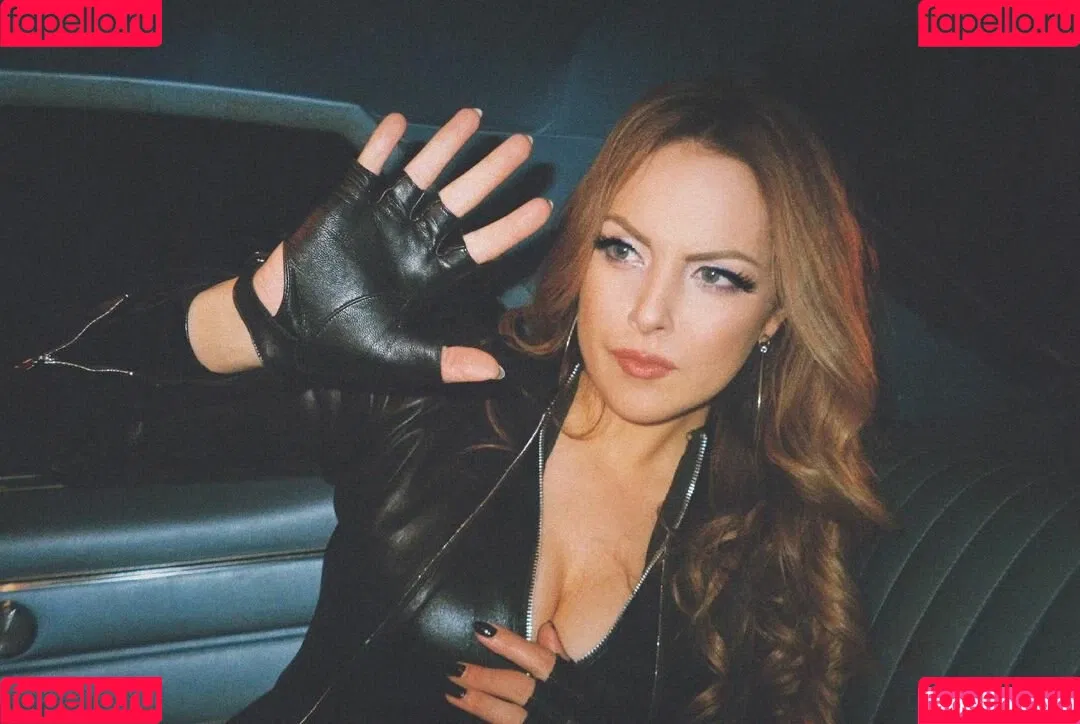Elizabeth Gillies Onlyfans Photo Gallery 