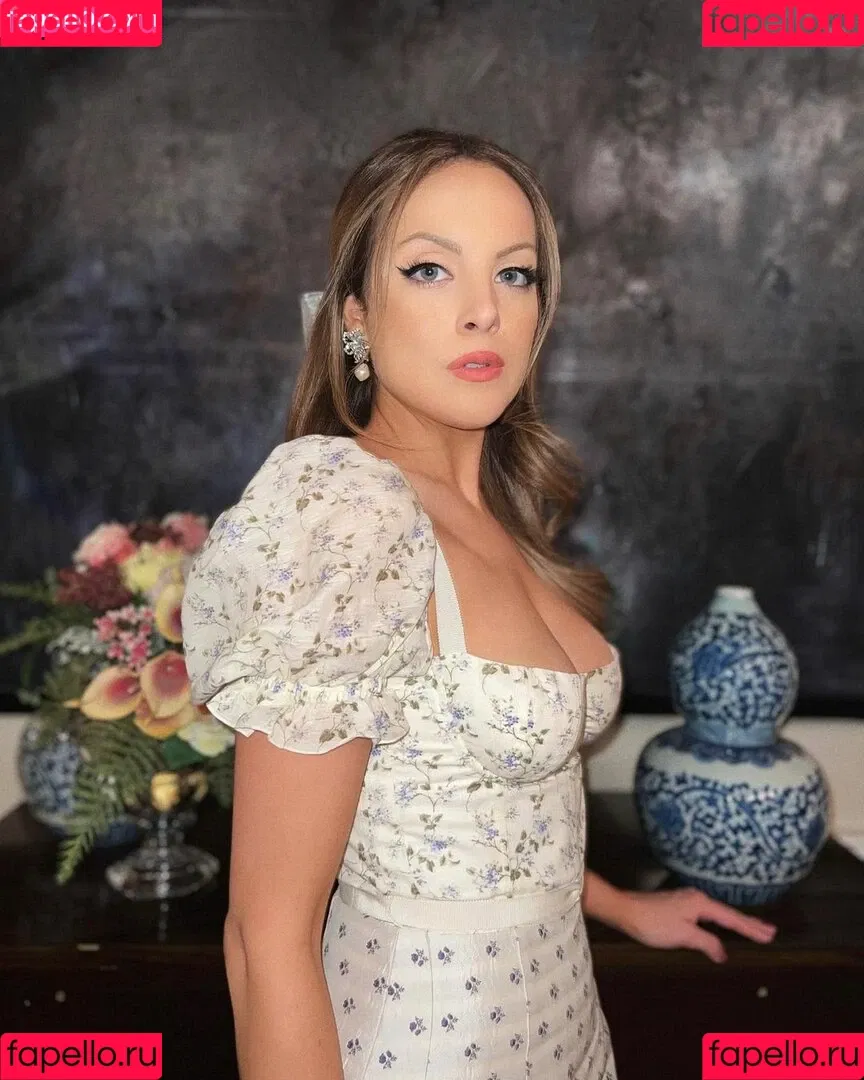 Elizabeth Gillies Onlyfans Photo Gallery 