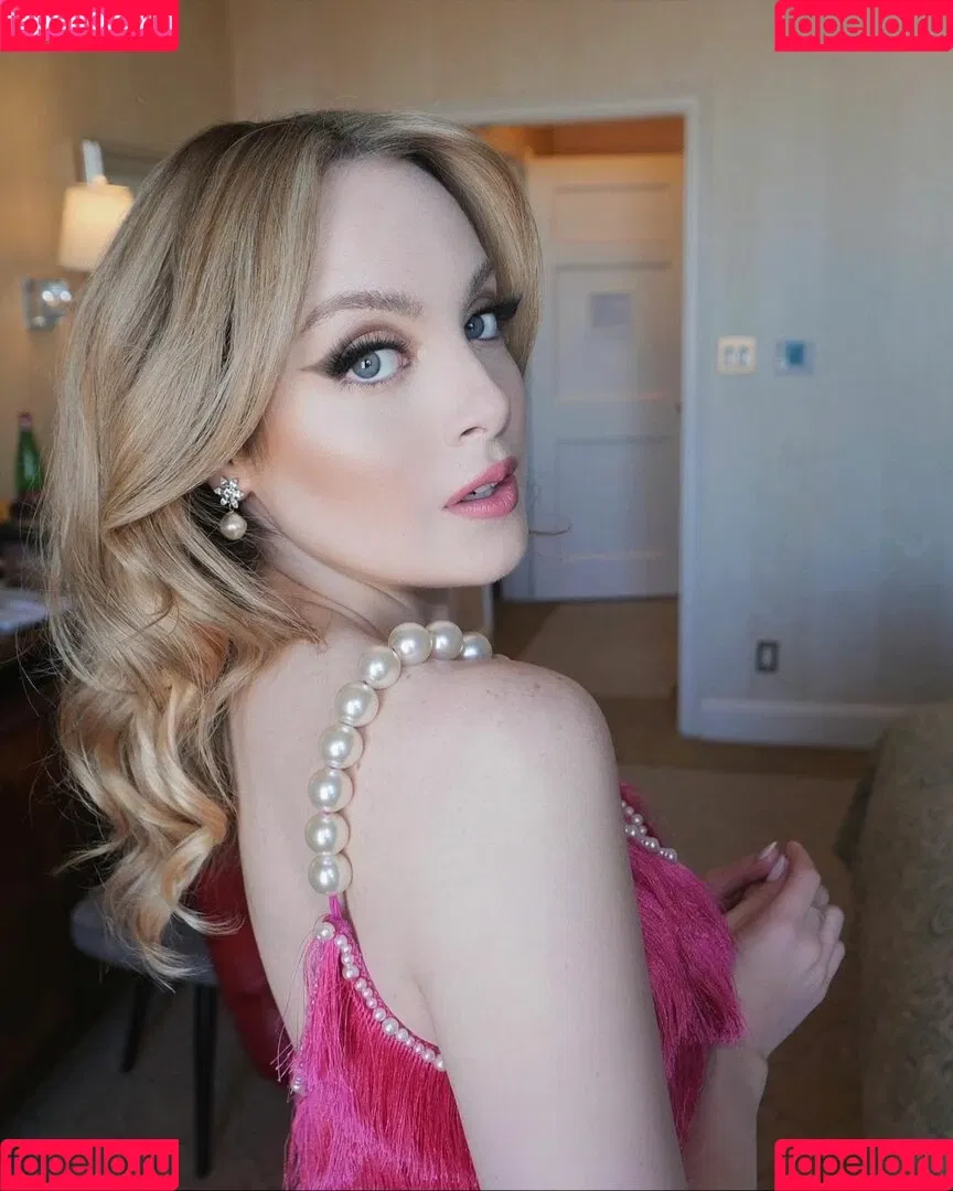 Elizabeth Gillies Onlyfans Photo Gallery 
