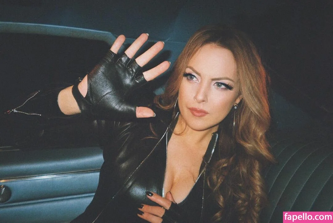 Elizabeth Gillies Onlyfans Photo Gallery 