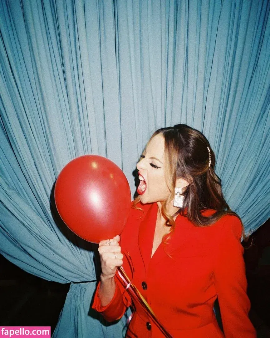 Elizabeth Gillies Onlyfans Photo Gallery 