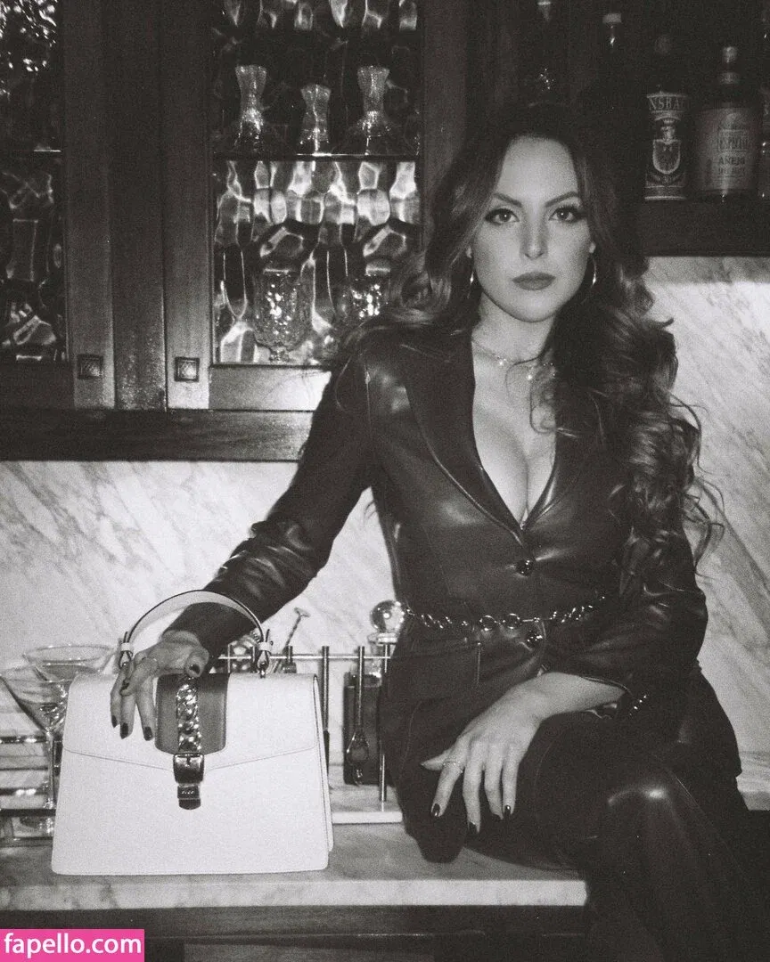 Elizabeth Gillies Onlyfans Photo Gallery 