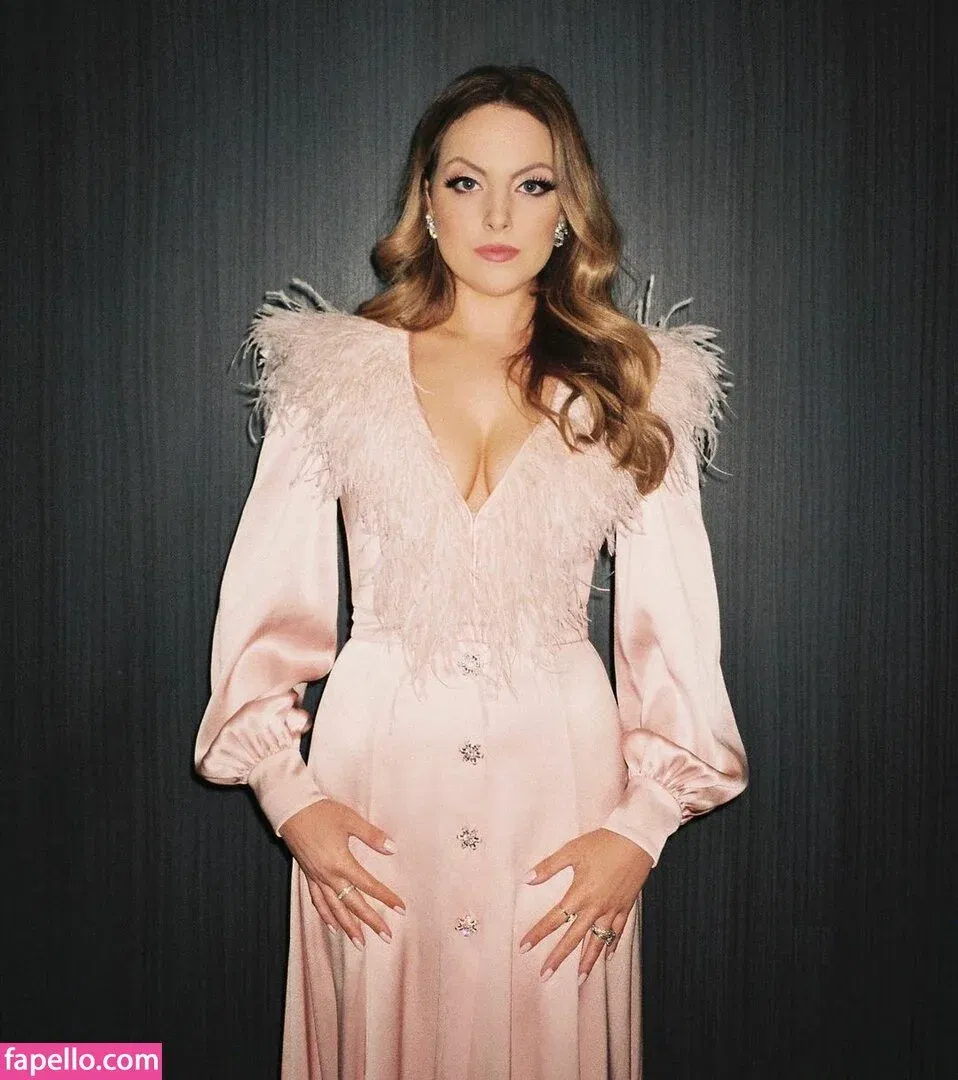 Elizabeth Gillies Onlyfans Photo Gallery 