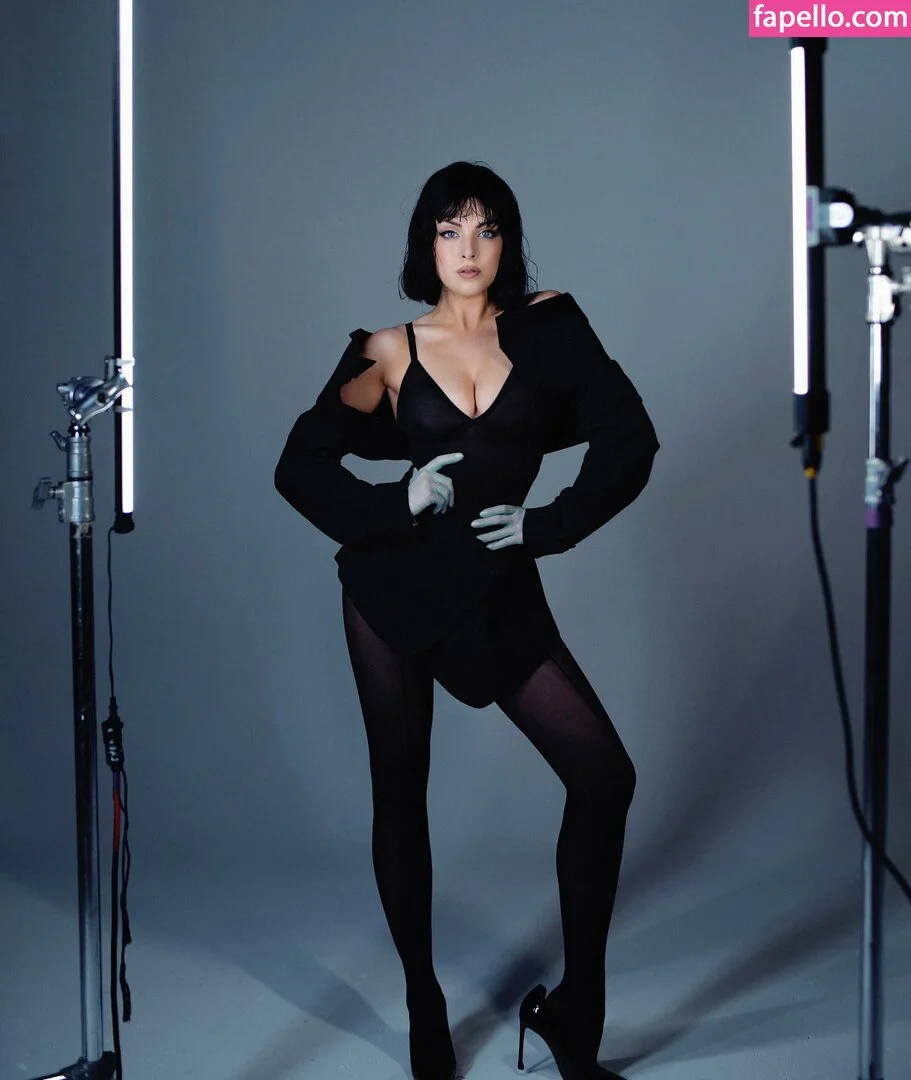 Elizabeth Gillies Onlyfans Photo Gallery 