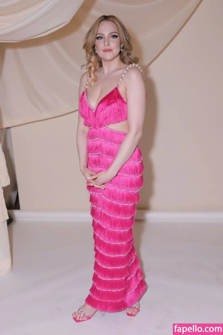 Elizabeth Gillies Onlyfans Photo Gallery 