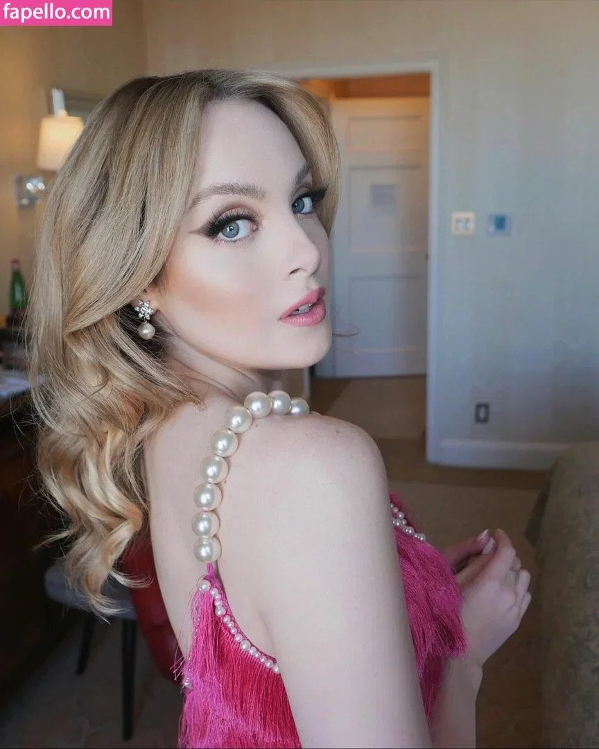Elizabeth Gillies Onlyfans Photo Gallery 