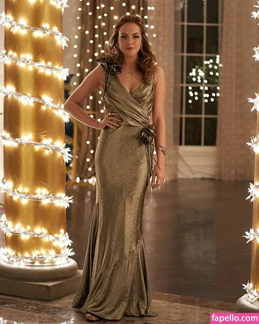 Elizabeth Gillies Onlyfans Photo Gallery 