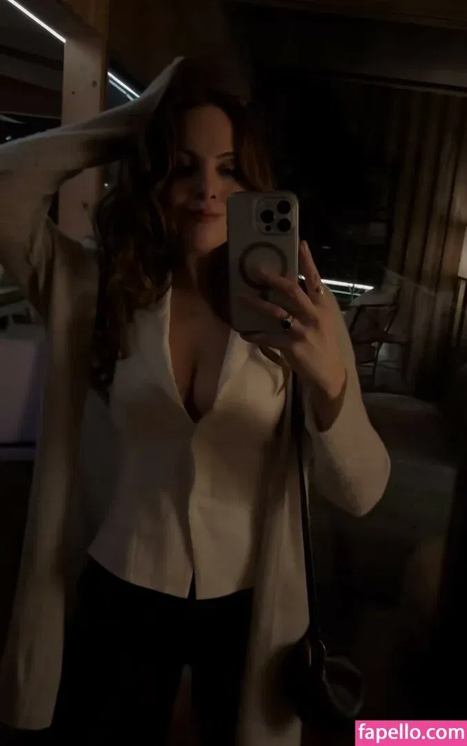 Elizabeth Gillies Onlyfans Photo Gallery 