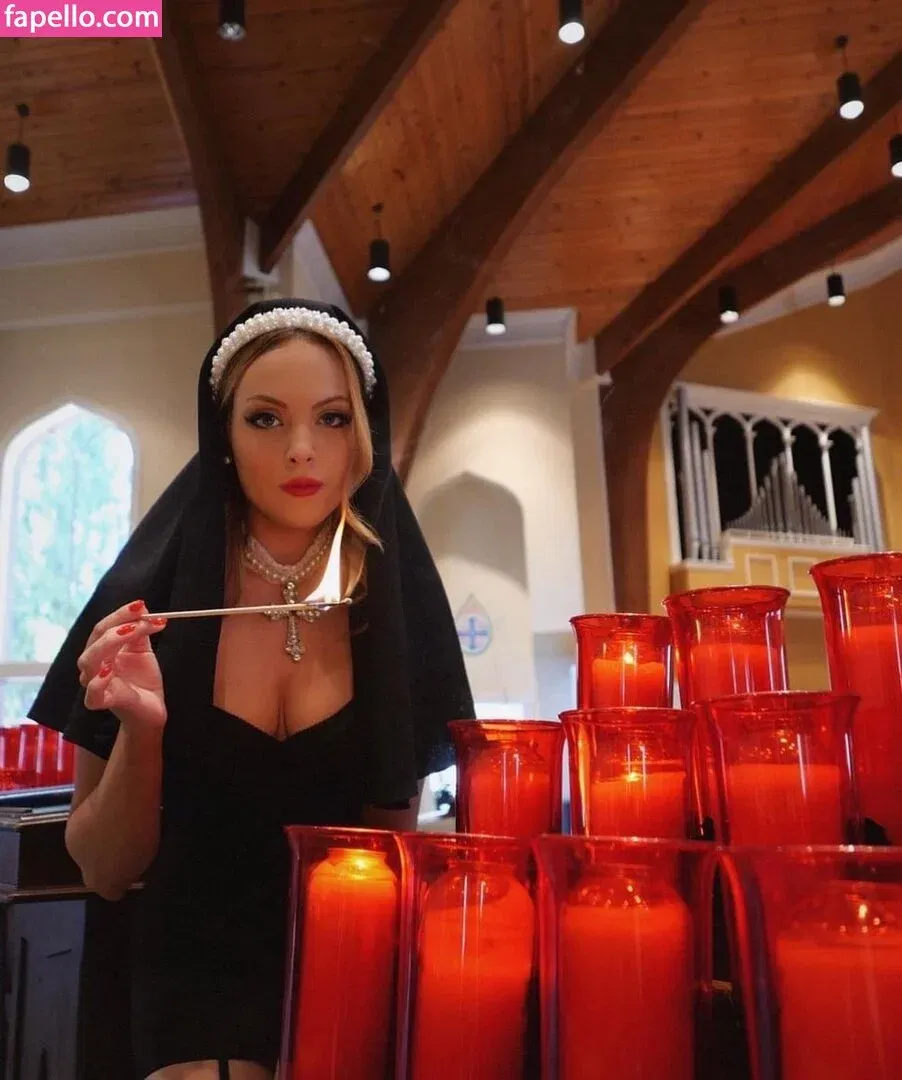 Elizabeth Gillies Onlyfans Photo Gallery 