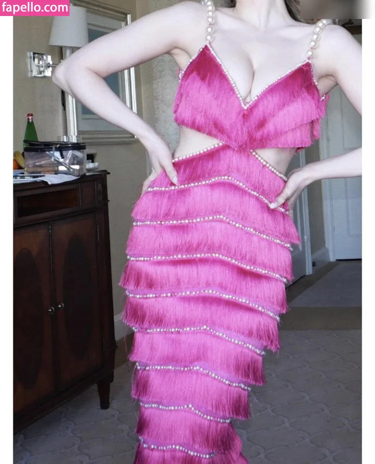 Elizabeth Gillies Onlyfans Photo Gallery 