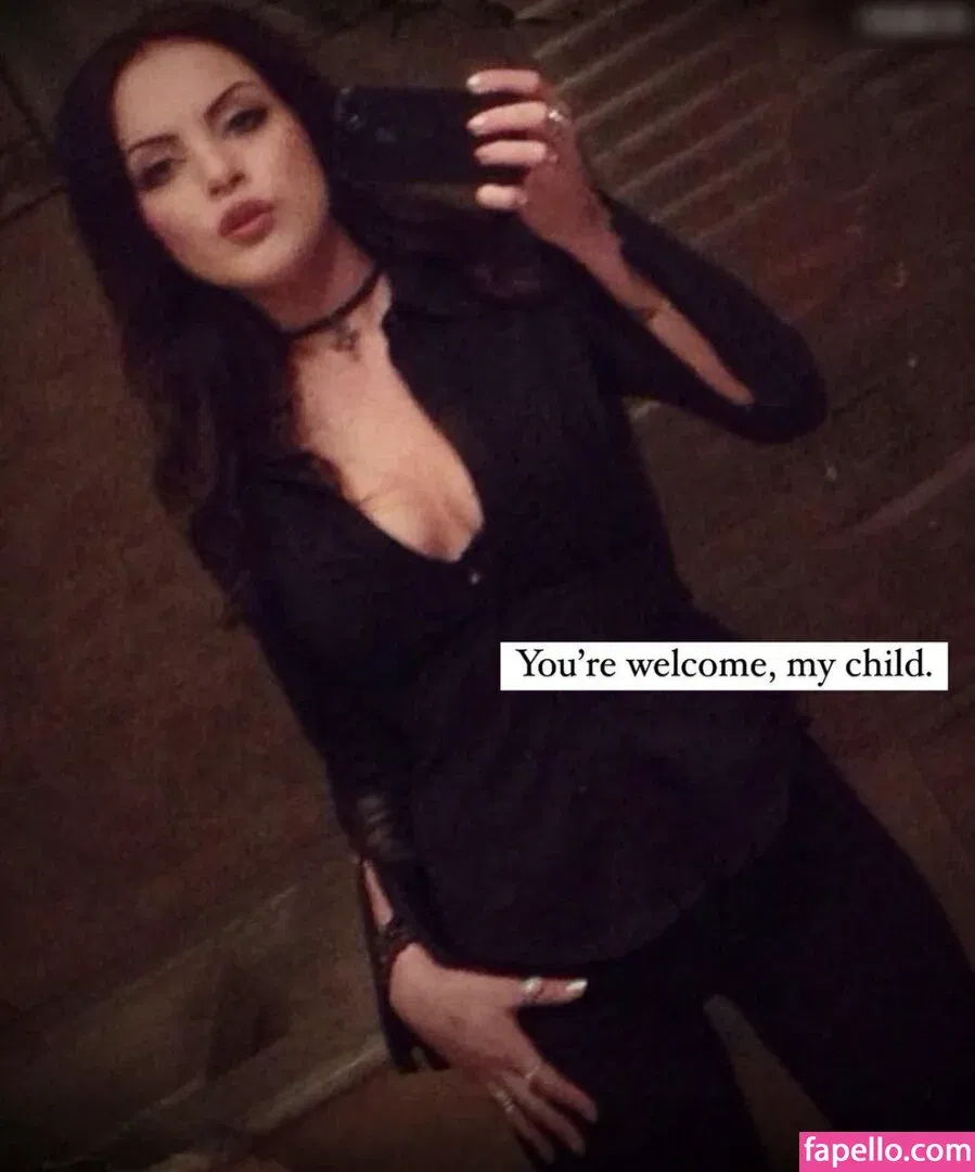 Elizabeth Gillies Onlyfans Photo Gallery 