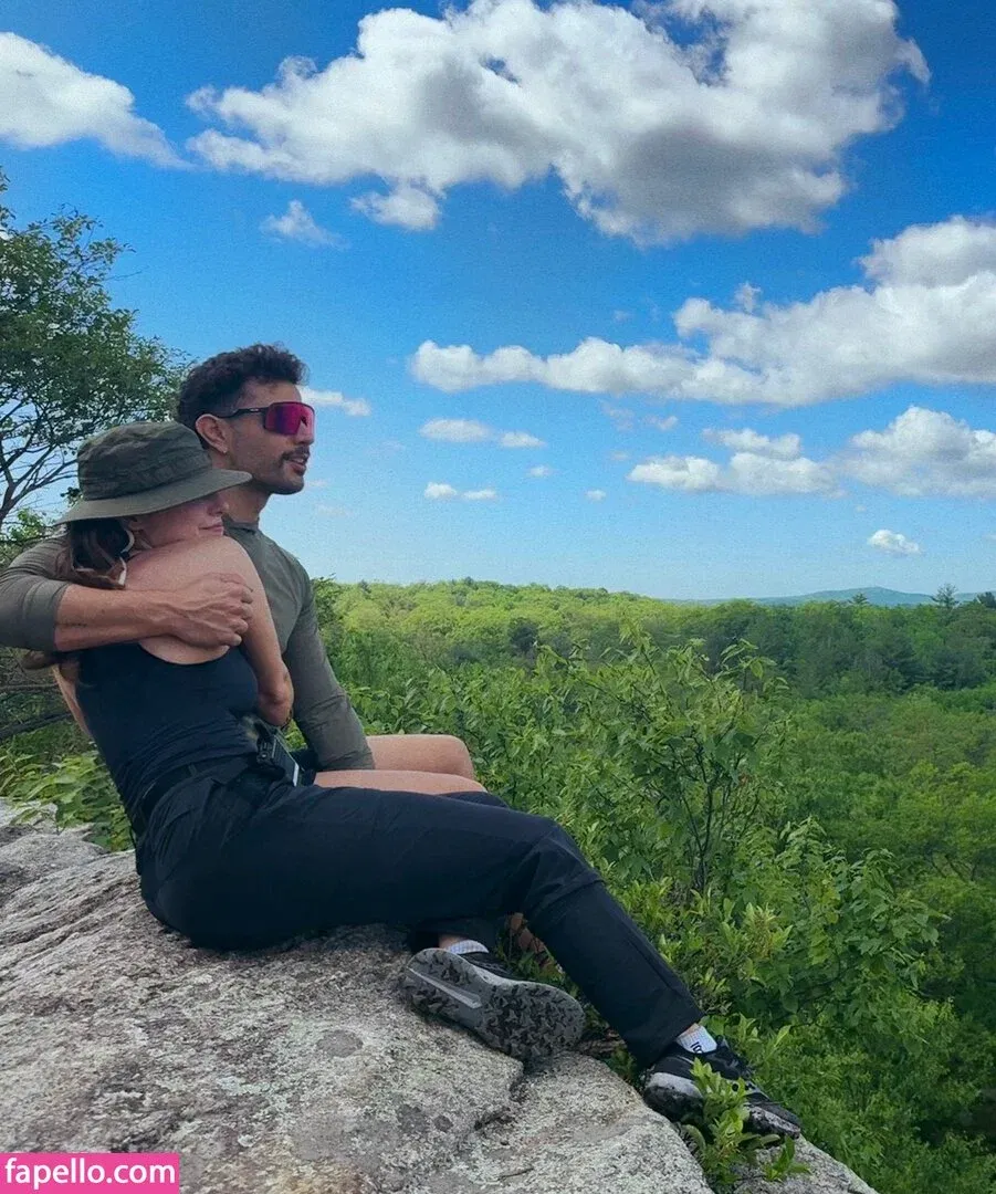 Elizabeth Gillies Onlyfans Photo Gallery 